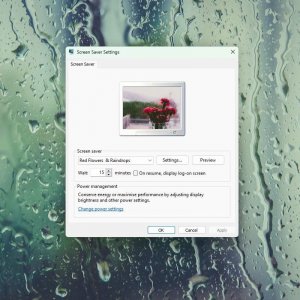 Red Flowers  & Raindrops screensaver 2