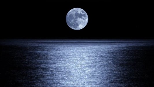Full Moon over Ocean screensaver 1